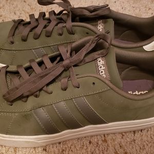 ADIDAS LOW TOP SKATE SHOE
